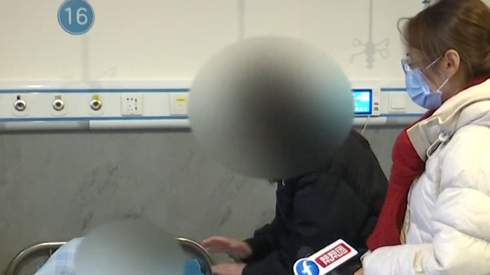 因生活习惯起争执，七旬婆婆与儿媳推搡致骨折：分一套房我自己住