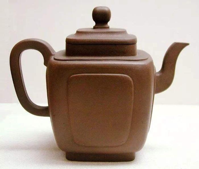 茶具文物馆是香港艺术馆的分馆，基本藏品由罗桂祥博士捐赠
