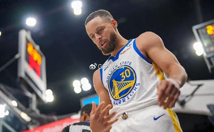 唐斯荣获赛季nba社会正义冠军奖,上个赛季是勇士库里,公益行动