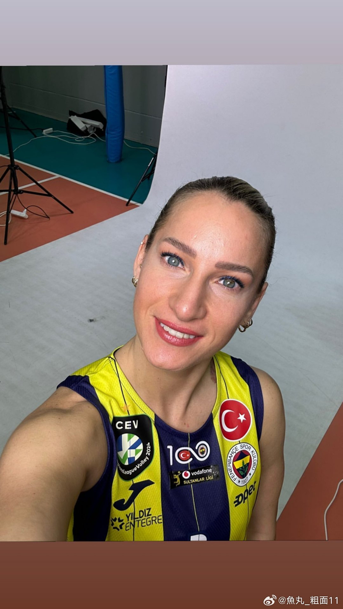 今天土耳其9593费内巴切女排俱乐部拍摄定妆照