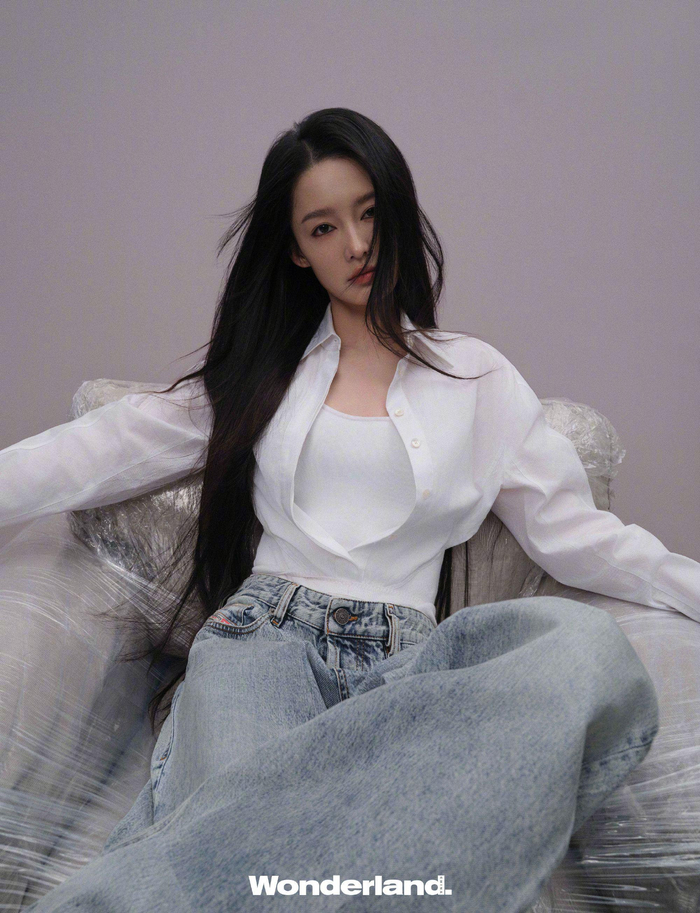 李沁拖地大衣大片好酷好飒的姐姐