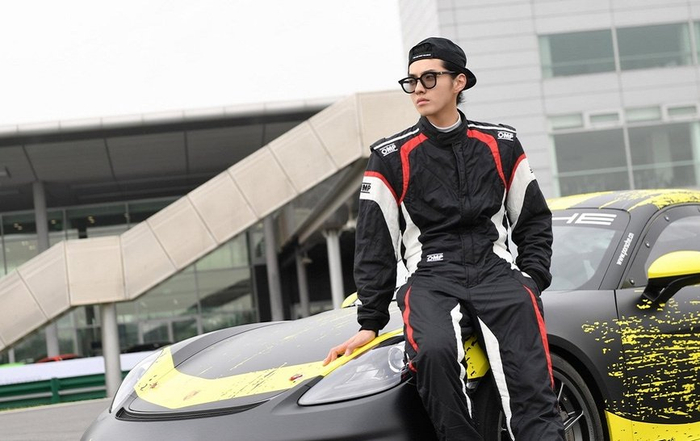 会为吴亦凡送上生日祝福以及在作品中向吴亦凡致敬的不止是王嗣尧,mac