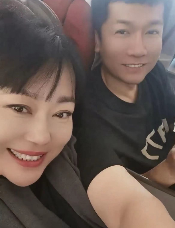 李菁菁再婚!54岁女星勇敢寻爱,与小鲜肉男友甜蜜秀恩爱
