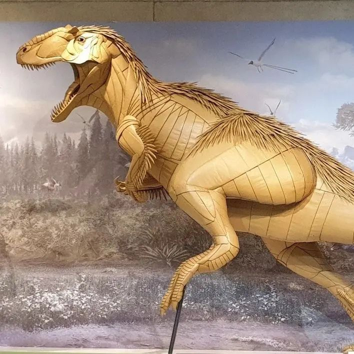 台湾小伙儿用废品制作栩栩如生的纸板雕塑让人直呼泰裤辣