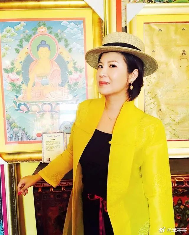 离婚多年,杭天琪当然知道做一个单身妈妈有多难,她比谁都向往拥有一