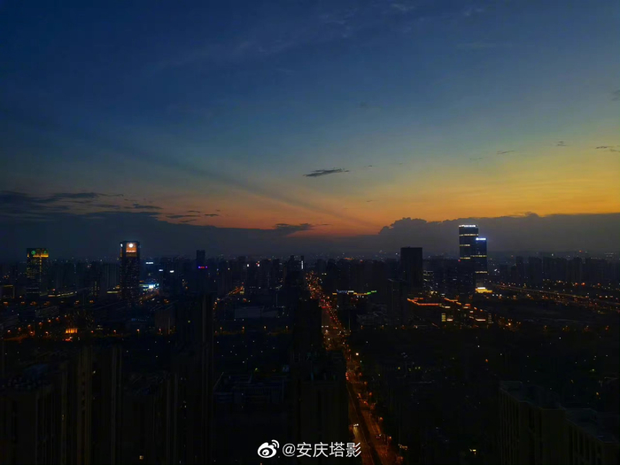 夜色阑珊处弱光下的精彩体验华为手机