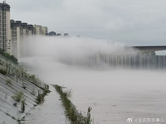清晨,在宜宾叙州区柏溪街道金沙江上,悄然拉开了一场超乎寻常的视觉