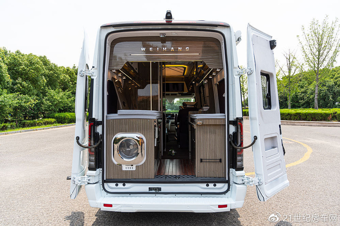 实拍卫航房车黑豹带给你不一样的豪华美式大旅居