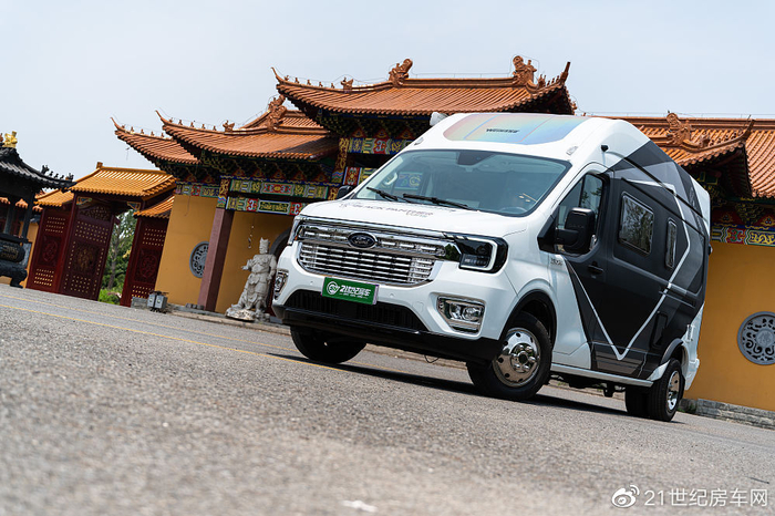 实拍卫航房车黑豹带给你不一样的豪华美式大旅居