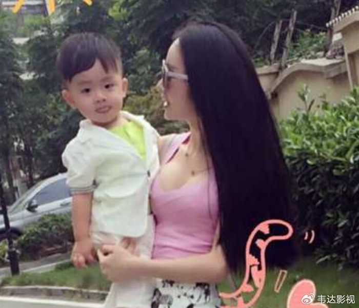 “网红鼻祖”程琳：曾称霸QQ空间的非主流女神，如今36岁怎样了？|qq空间|网恋|头像|宅男|时代_新浪新闻