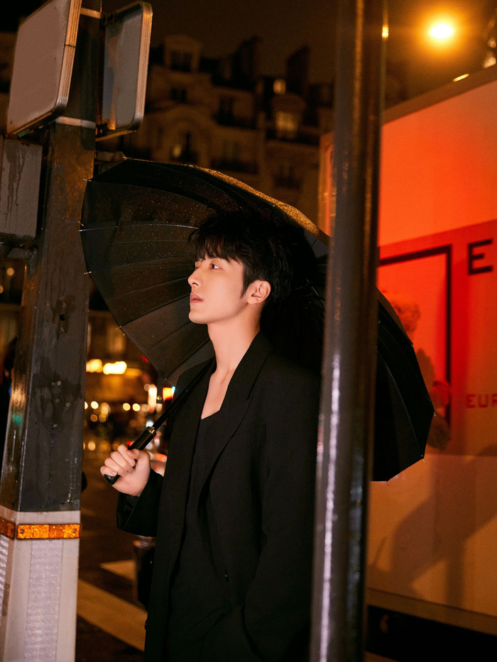 这样的新中式穿搭和张新成的适配度绝对是百分百