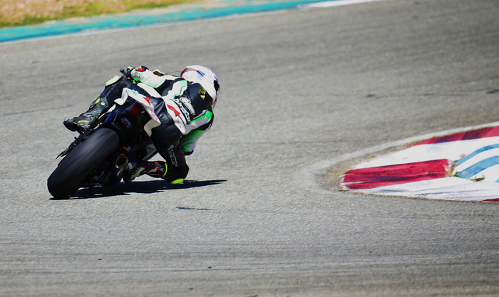 第一次拍摩托车赛道动态说实话太难拍了