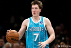 美媒评NBA现役十大得分后卫，里夫斯第4，布克第3，米切尔屈居第2
