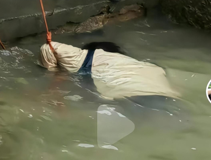 18岁男孩因情跳河自杀,父母崩溃,女友改名换姓!