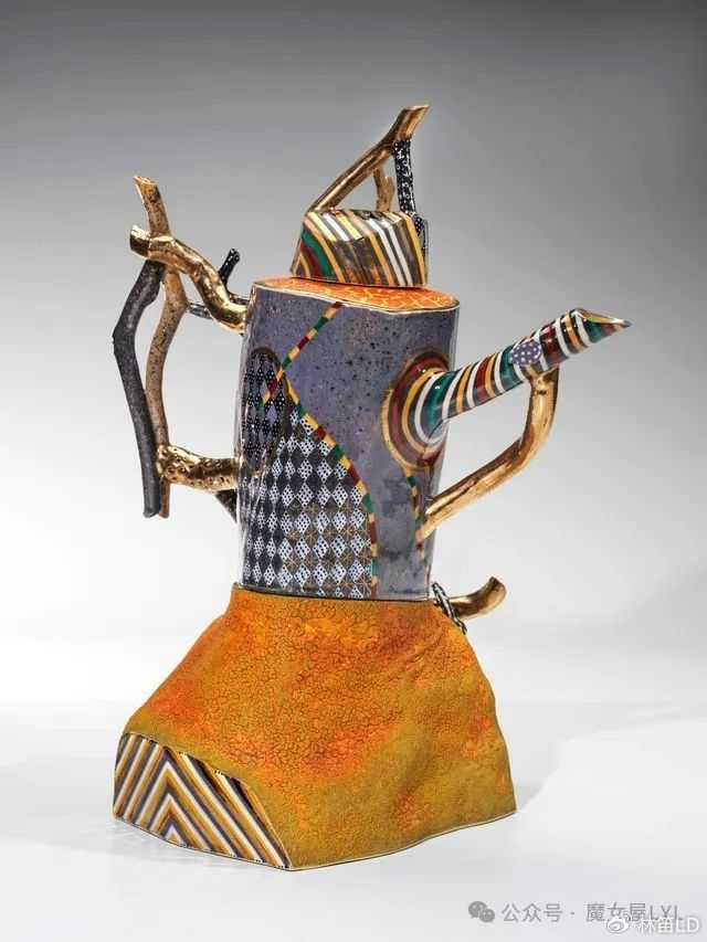 bacerra 雕塑的表面图像具有设计意识,与 m.c.