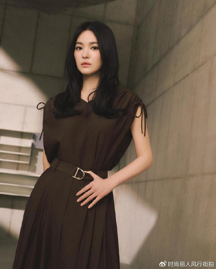 长裙搭10公分高跟鞋尽显霸气,42岁美出新高度|宋慧乔|公分|高跟鞋