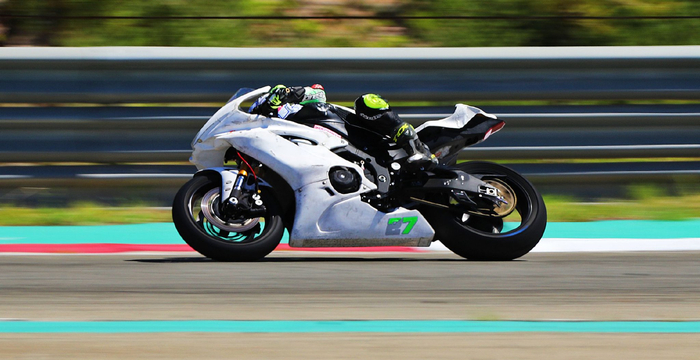 第一次拍摩托车赛道动态说实话太难拍了