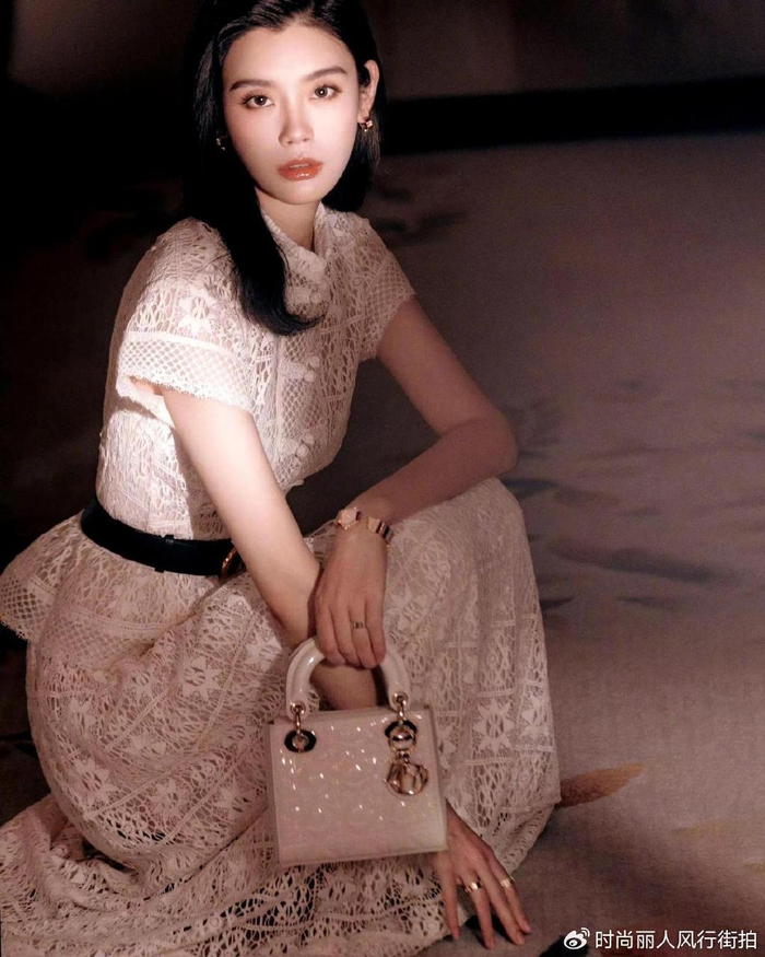 奚梦瑶豪门生活好幸福,跟何猷君上综艺夫妻俩甜出圈,穿搭也时髦|奚