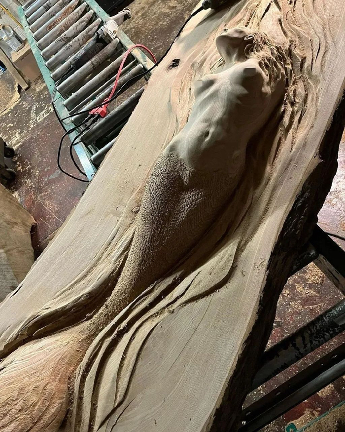 他耗费100个小时用电锯锯出一条美人鱼效果震撼极了