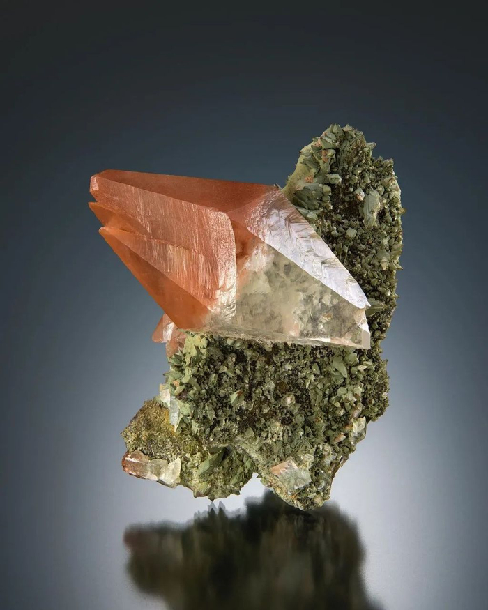 罕见的宝石摄影,璀璨又迷人,让人叹为观止|矿石|拉斯洛|摄影_新浪新闻