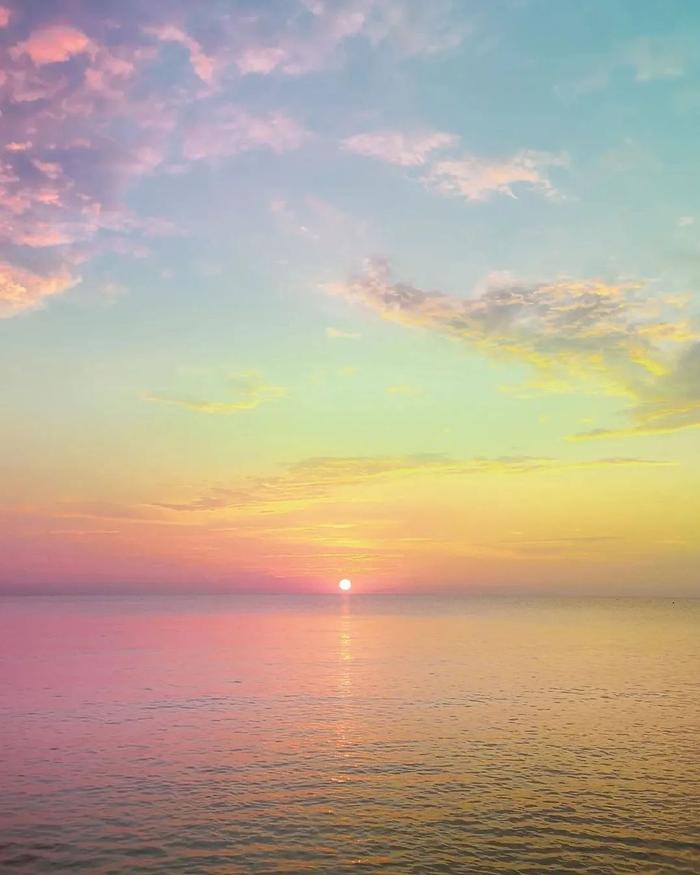 粉嫩的晚霞刷屏,原来天空的色彩,远比我们想象得更美