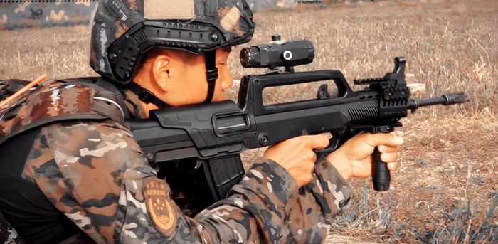 武警特战的92a手枪和战术改版95-1