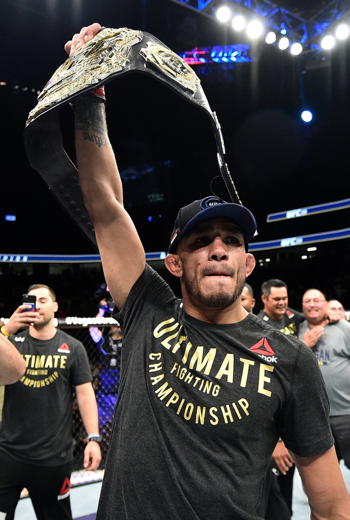 今天是"夜魔"托尼-弗格森40岁的生日,让我们一起祝这位轻量级名宿生日