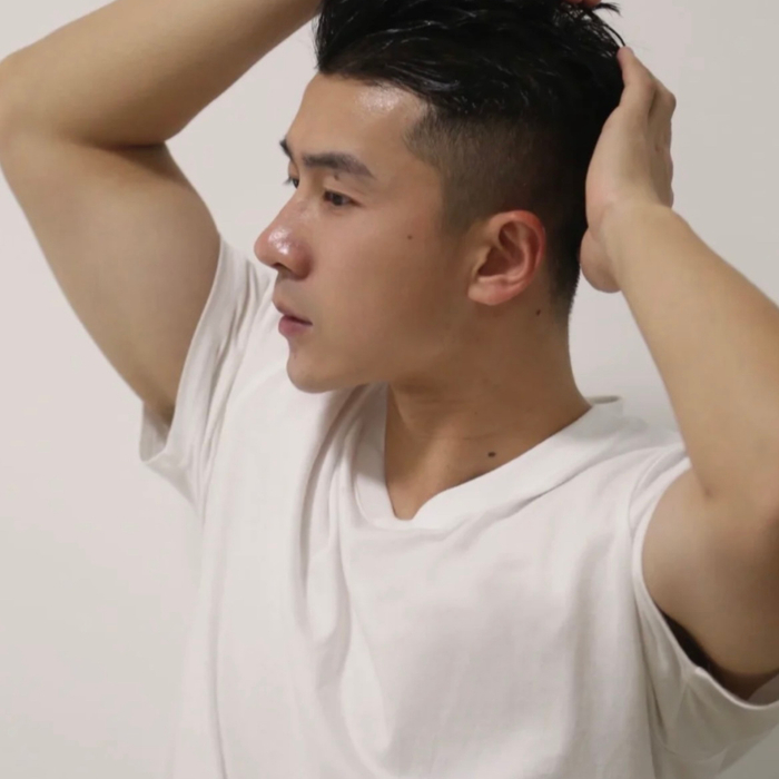 浓颜系帅哥五官周正体态很好一看就是坚持在锻炼