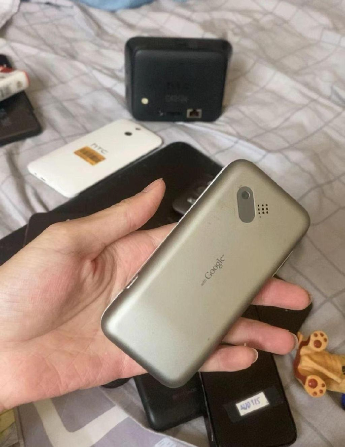 一大堆htc工程机流入闲鱼,打包价1700,你认识几个?