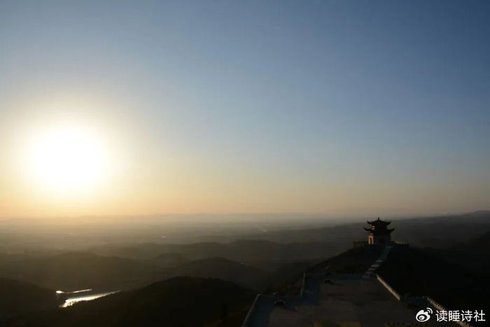 每日好诗词|白发新添惊道骨,春声静处笑还乡