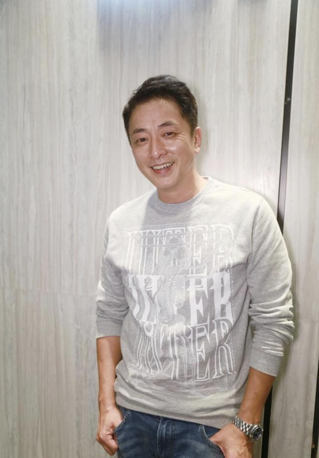 52岁TVB绿叶张松枝离巢8年演出首获认可，落魄时宁转行也不回巢