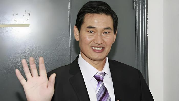 大衣哥朱之文过年期间家门口尽是借钱的人，各种套路层出不穷