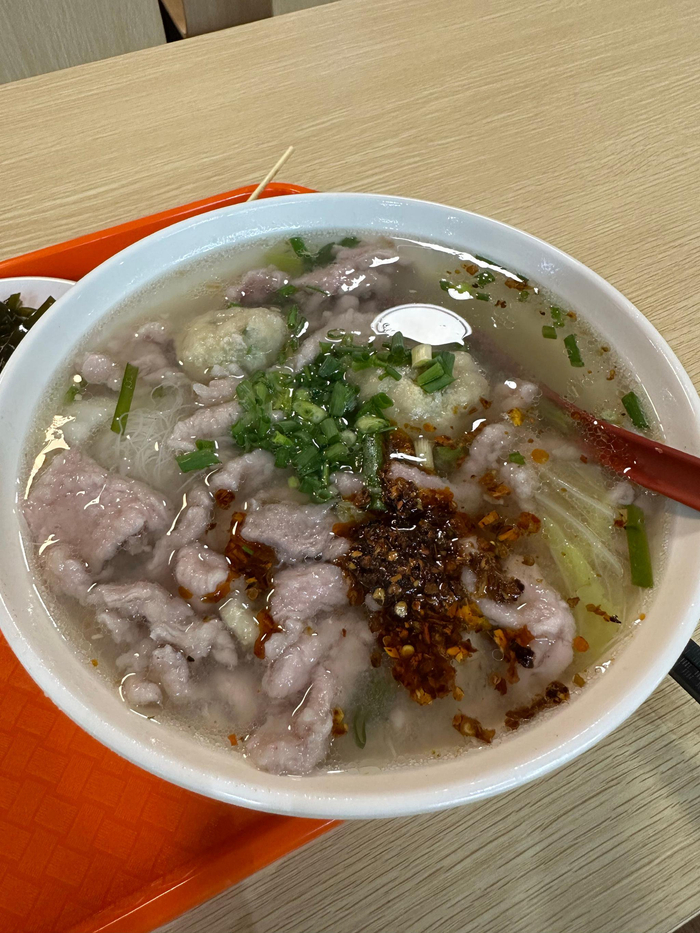 服务区吃炝肉米粉,猜猜我这是到哪里了?