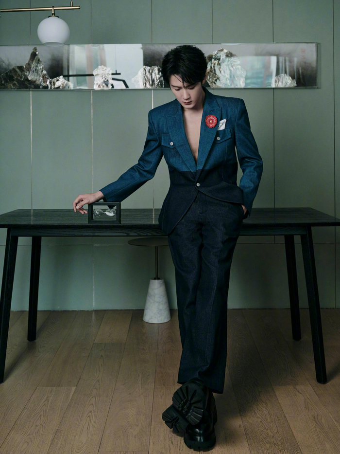 檀健次:好身材是男人最好的礼服～ |||檀健次_新浪新闻