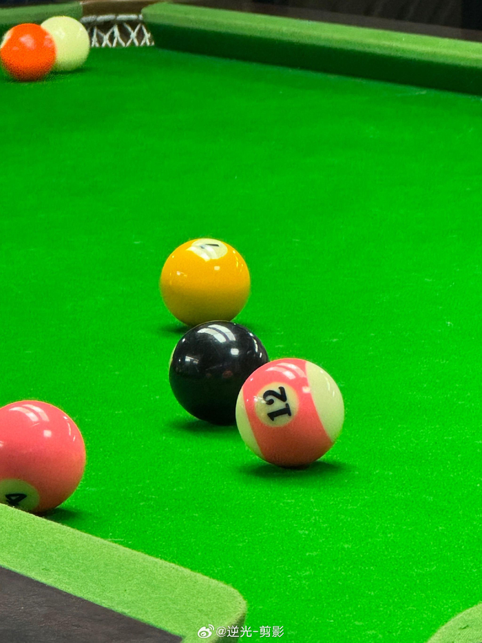 晚上吃麻辣烫打桌球