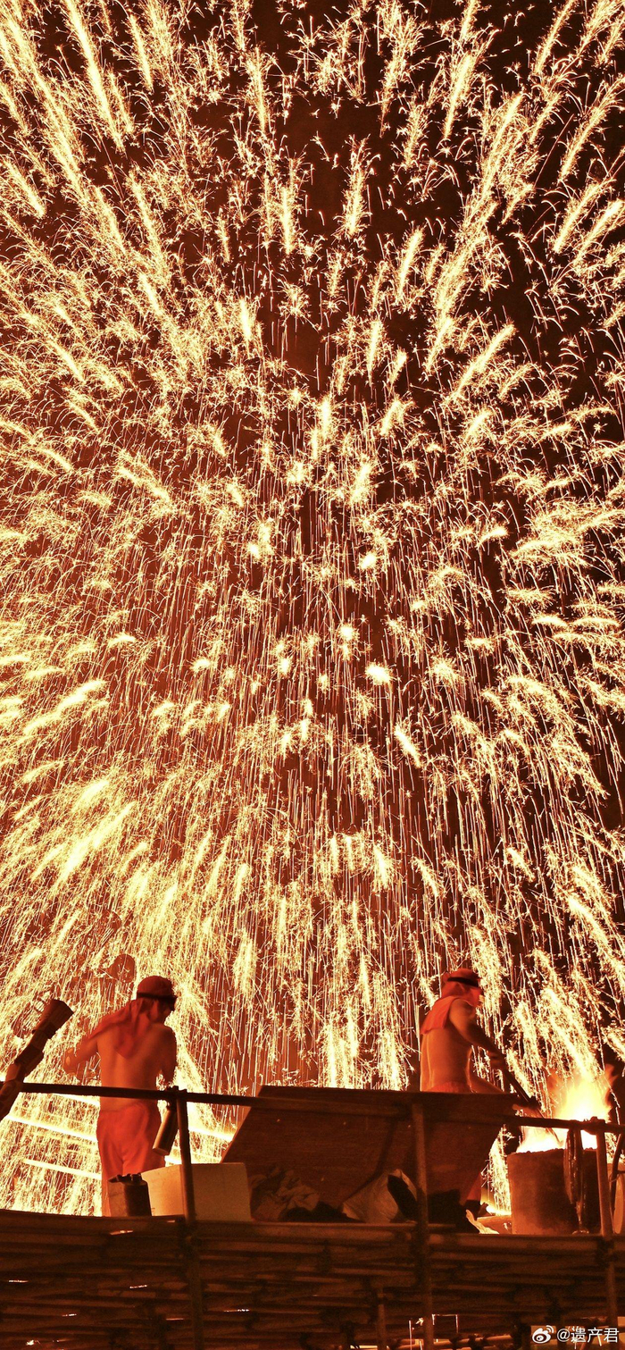 PS怎么设计水花迸溅形成字体效果 如何用PS制作水花效果