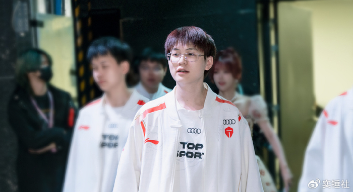 阿水meiko淘汰jdg太兴奋,带着tes全体围喷knight|阿水|左手|决赛_新浪