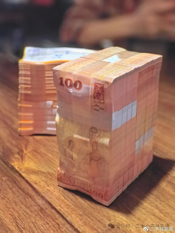 我们去的时候当地汇率大概是人民币 1 :卢比 37 ,因为是小费国家,每天