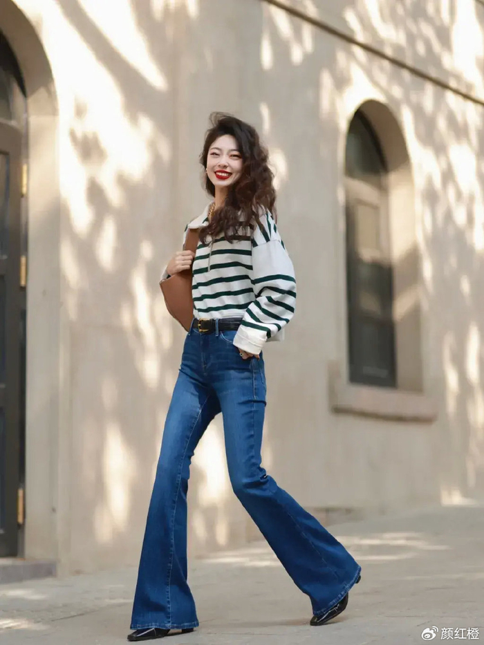 众所周知,牛仔的面料是较为硬朗挺阔的,所以对于咱们腿部的线条感有着