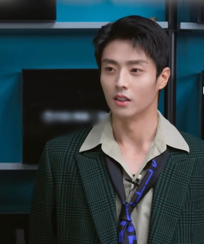 陈靖可遛小狗气球好可爱啊,可子哥今天的状态不错