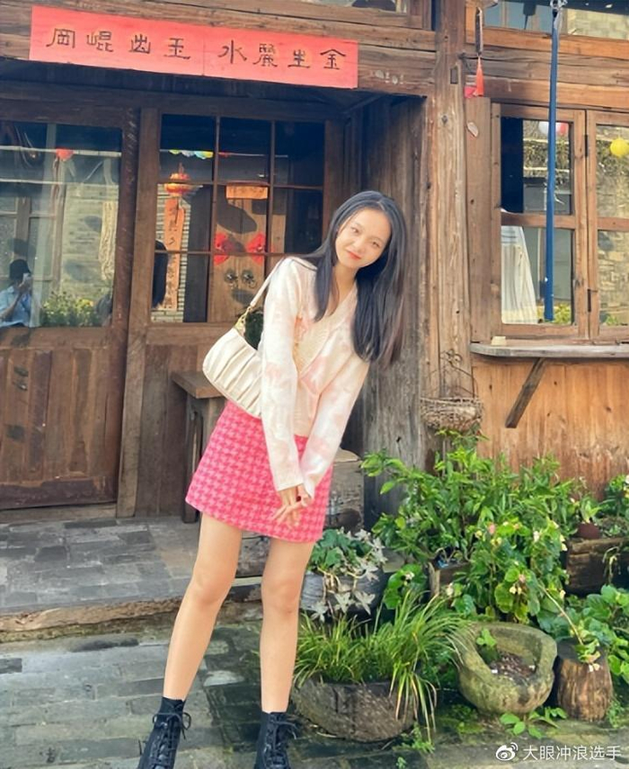 当年小戏骨里倾国倾城的小黛玉,小宝钗都长大了!还是那么漂亮