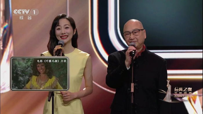 主持人王雷孟盛楠,为了引出乔榛的节目,现场还原了《魂断蓝桥》经典