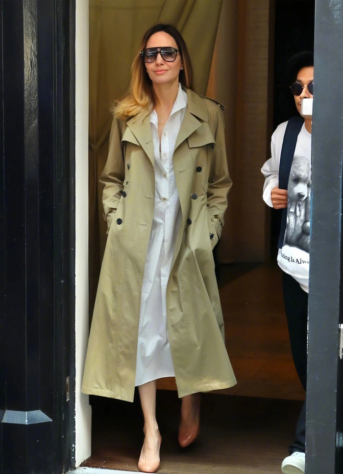 朱莉近日和孩子们在纽约外出的街拍……__财经头条