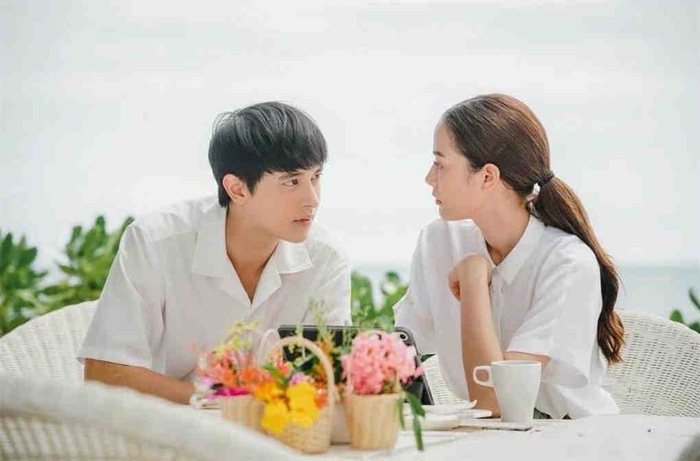 泰剧《爱妻》重播暂夺3台年冠,James Ji和Bella果然是天选CP|逐爱游戏|收视率|重播剧|新剧|怀孕_新浪娱乐_新浪新闻
