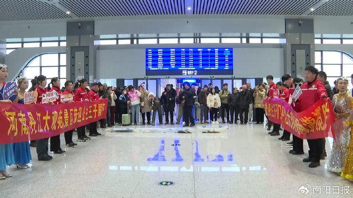 向来宛游客宣传南阳文旅资源,赠送特色礼物,免费发放景区门票,举行