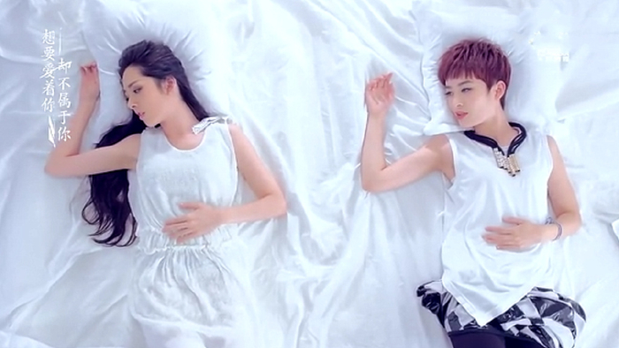 曾轶可突然留言郭碧婷!网友们怒刷屏点击热搜