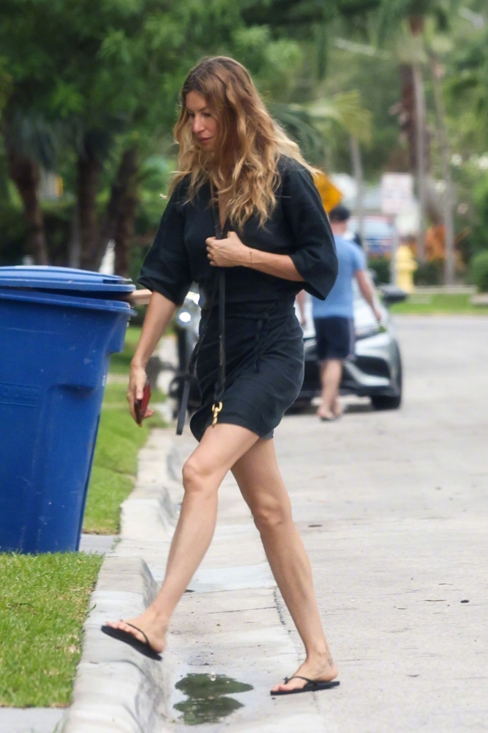 吉赛尔·邦辰 近日外出健身遛狗的街拍