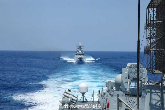 海军第46批护航编队开展实际使用武器训练