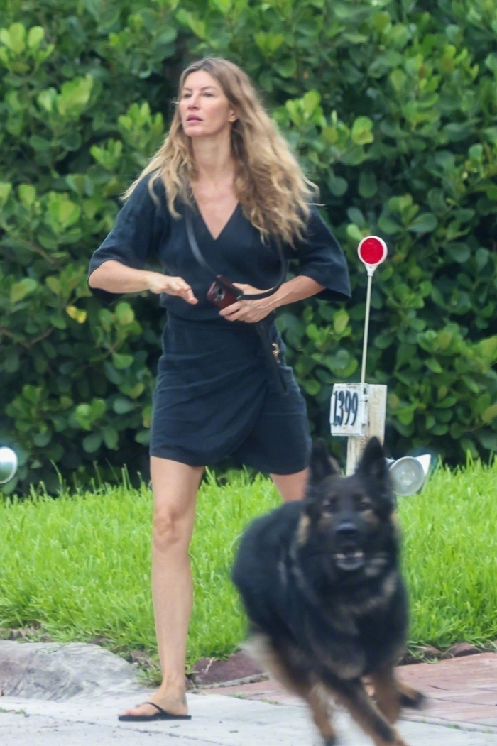 吉赛尔·邦辰 近日外出健身遛狗的街拍