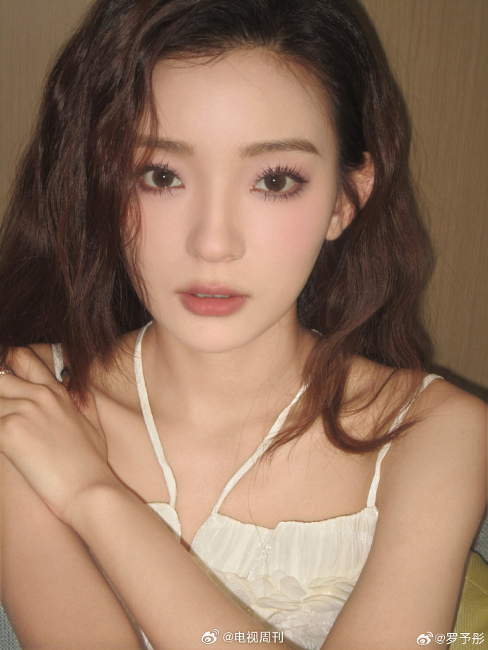 罗予彤对浪姐舞台的向往从第一季就开始了…__财经头条